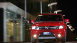 Fiat Freemont AWD - przód - reflektory włączone