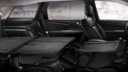 Fiat Freemont AWD - tylna kanapa złożona, widok z boku