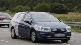 Opel Astra Sports Tourer 2016 - nadchodzi nowe