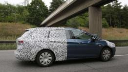 Opel Astra Sports Tourer 2016 - nadchodzi nowe