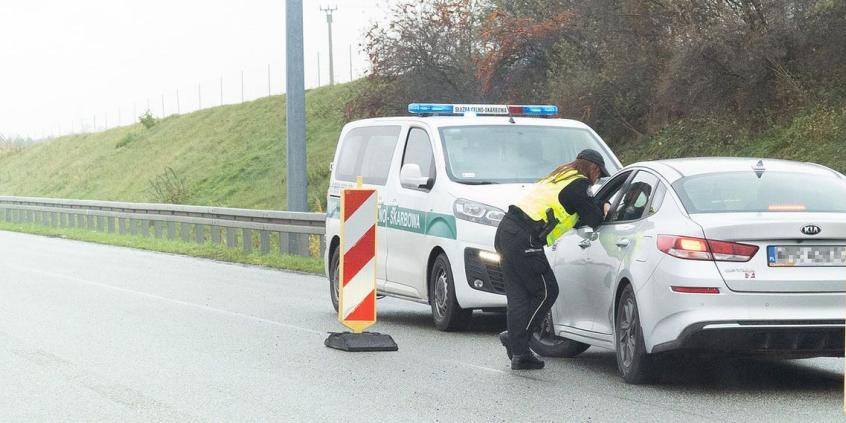 Funkcjonariusze KAS – co mogą kontrolować na drodze w osobówkach?