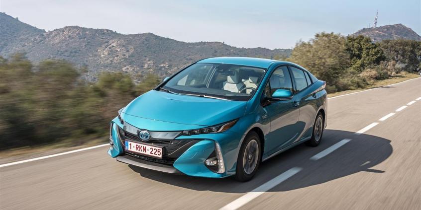 Toyota Prius Plug-in Hybrid i hybrydowy crossover Toyota C-HR na 21. Pikniku Naukowym