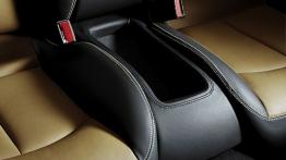 Mercedes Klasa CLK Cabriolet - tunel środkowy między fotelami