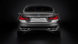 BMW serii 4 Coupe Concept - tył - reflektory włączone