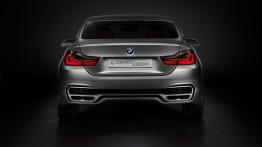 BMW serii 4 Coupe Concept - tył - reflektory włączone