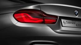 BMW serii 4 Coupe Concept - lewy tylny reflektor - włączony