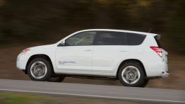 Toyota RAV4 EV Concept - lewy bok