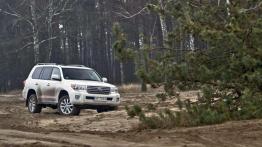 Toyota Land Cruiser V8 i Jeep Grand Cherokee 3.0 CRD - męski świat