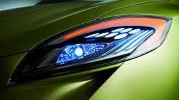 Suzuki S-Cross Concept - lewy przedni reflektor - włączony