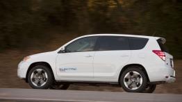 Toyota RAV4 EV Concept - lewy bok