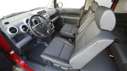 Honda Element - widok ogólny wnętrza z przodu