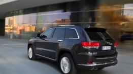 Jeep Grand Cherokee IV Facelifting (2014) Summit - widok z tyłu