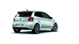 Volkswagen Polo R WRC Street - tył - reflektory włączone