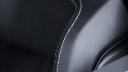 Peugeot EX1 Concept - zagłówek na fotelu kierowcy, widok z przodu