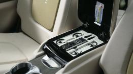 Mercedes Vision GST - tunel środkowy między fotelami