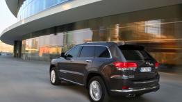 Jeep Grand Cherokee IV Facelifting (2014) Summit - widok z tyłu