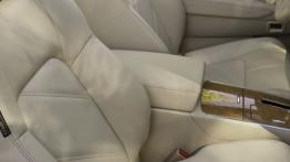 Nissan Murano CrossCabriolet - widok ogólny wnętrza z przodu