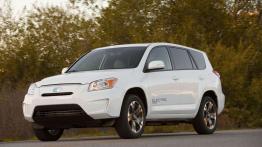 Toyota RAV4 EV Concept - widok z przodu