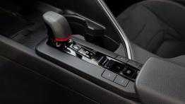 Toyota C-HR PHEV GR SPORT - tunel ¶rodkowy miêdzy fotelami