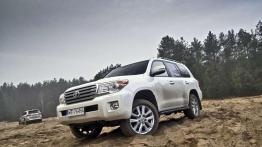 Toyota Land Cruiser V8 i Jeep Grand Cherokee 3.0 CRD - męski świat
