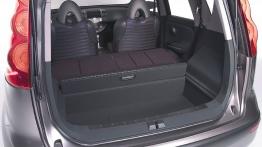 Nissan Tone Concept - tylna kanapa złożona, widok z bagażnika