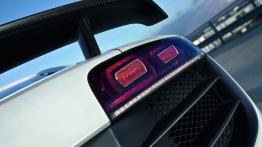 Audi R8 GT - prawy tylny reflektor - włączony