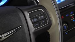 Chrysler 300 Ruyi Concept - sterowanie w kierownicy