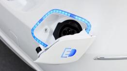 Mercedes klasy B E-CELL Concept - tył - inne ujęcie