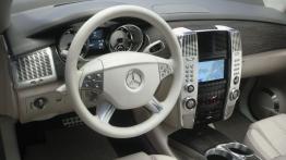 Mercedes Vision GST - kokpit