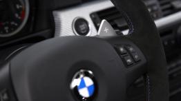 BMW M3 CRT - manetka zmiany biegów pod kierownicą