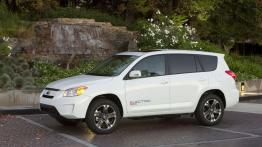 Toyota RAV4 EV Concept - lewy bok