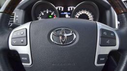 Toyota Land Cruiser V8 i Jeep Grand Cherokee 3.0 CRD - męski świat