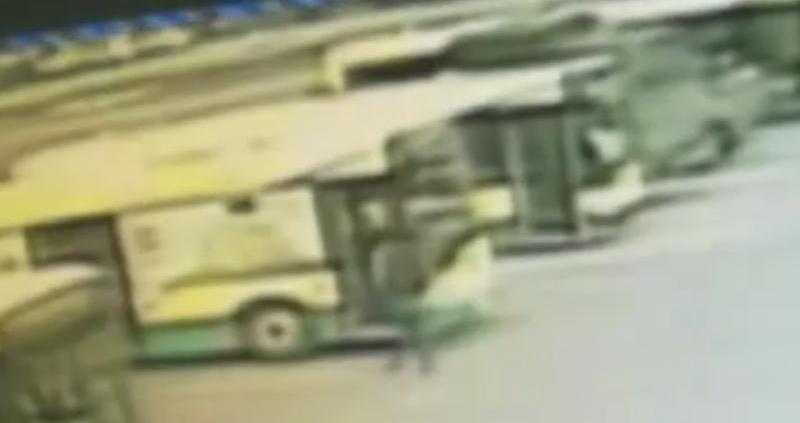 Chciał wrócić do domu, więc ukradł... autobus