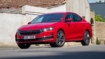 Toyota Corolla 1.8 Hybrid vs Skoda Octavia 1.5 TSI. Które auto naprawdę się opłaca po pięciu latach? Analiza spalania, kosztów serwisu i utraty wartości