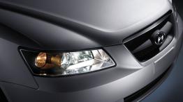 Hyundai Sonata - prawy przedni reflektor - włączony