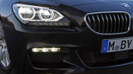 BMW Seria 6 F12-F13 Coupe 640d xDrive 313KM - prawy przedni reflektor - włączony