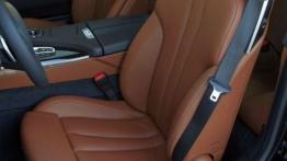 BMW Seria 6 F12-F13 Coupe 640d xDrive 313KM - fotel kierowcy, widok z przodu