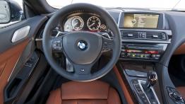 BMW Seria 6 F12-F13 Coupe 640d xDrive 313KM - kokpit