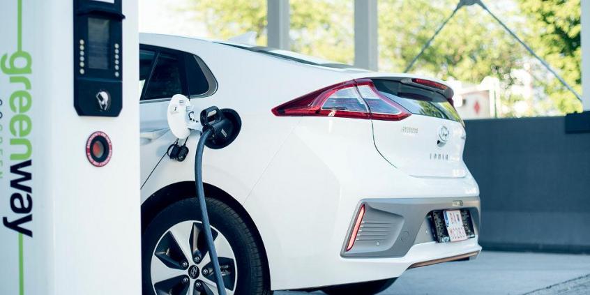 Polski rząd stawia na elektryki. Przyjął ustawę