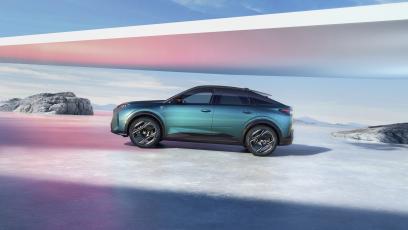 500 km przez Alpy jednym ładowaniem? Peugeot E-3008 pokazał, na co go stać