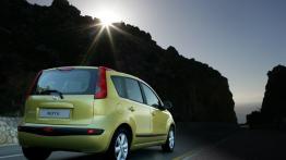 Nissan NOTE - widok z tyłu