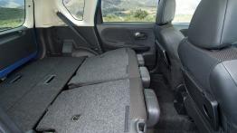 Nissan NOTE - tylna kanapa złożona, widok z boku