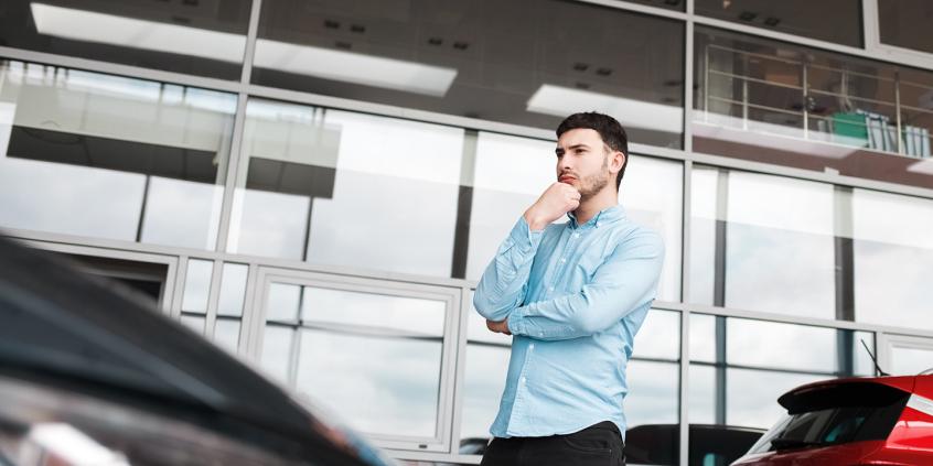 Auto do firmy w listopadzie, grudniu czy styczniu? Kiedy kupić lub wziąć w leasing samochód, żeby zapłacić mniejszy podatek