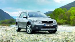 Skoda Octavia II Scout Facelifting - widok z przodu