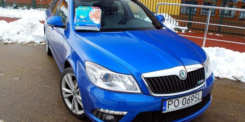 Octavia RS z pieluchą w tle