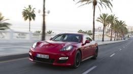 Porsche Panamera GTS - przód - reflektory włączone