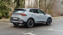 Kia Sportage 1.6 T-GDI vs Hyundai Tucson 1.6 T-GDI HEV – benzyna vs hybryda. Porównanie spalania i komfortu