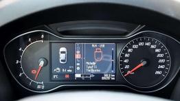 Ford Mondeo - zmieszany, nie wstrząśnięty