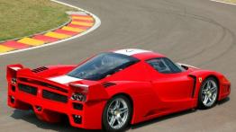 Ferrari FXX - bolid F1 w czerwonym płaszczyku