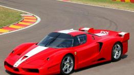 Ferrari FXX - bolid F1 w czerwonym płaszczyku